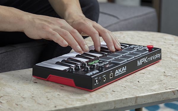 AKAI - MPK Mini Play MIDI鍵盤 MIDI控制器